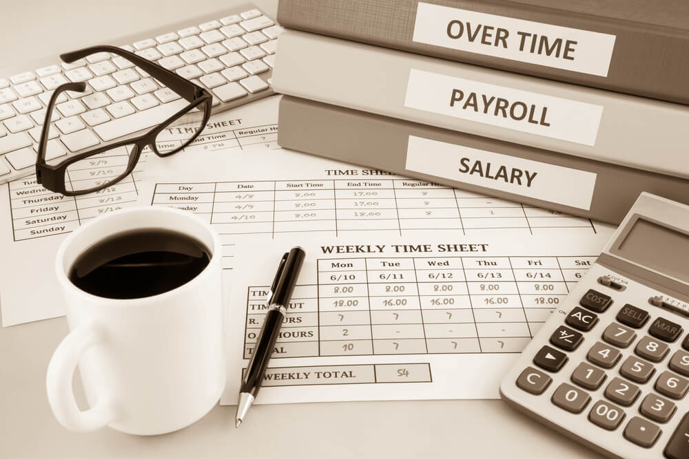 In-House Payroll vs. Outsourcing: Evaluating Risks and Rewards.